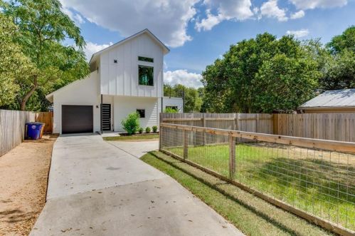 8411 Bowling Green Dr, Austin TX  78757-7015 exterior