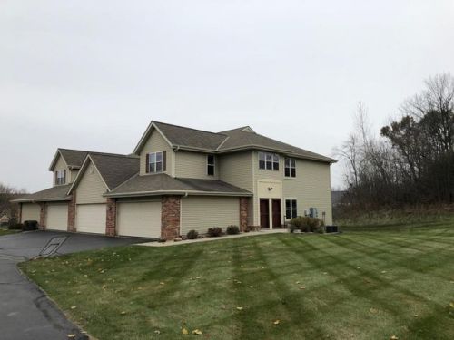 1014 Woodview Ct, Slinger WI  53086-9459 exterior