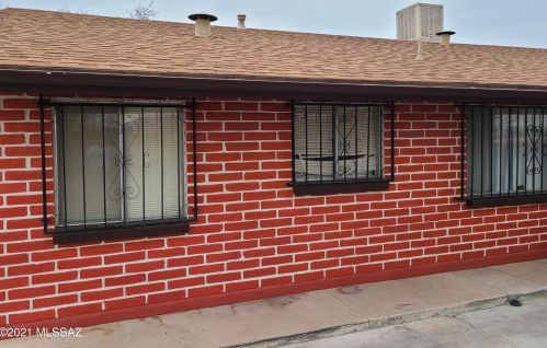 486 Noon St, Nogales, AZ 85621-2534