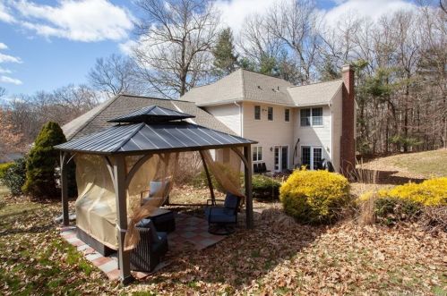 39 Charing Rd, Wapping CT  06074-2228 exterior