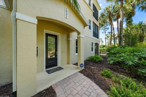 2662 Bolero Dr, Naples, FL 34109-3639