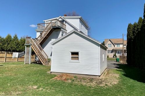 21 Whittier Pl, Chicopee MA 01013-1414 exterior