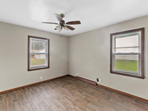 1216 Cherry Rd, Manitowoc WI 54220-1918 exterior