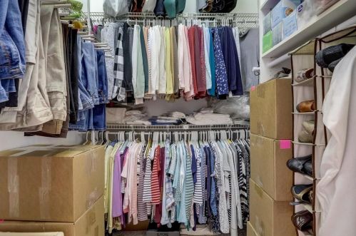 303 Parkview Ct, Chenequa WI exterior