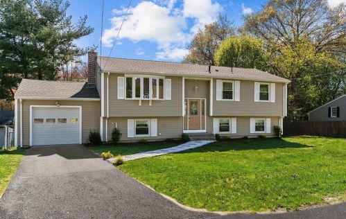 155 Sand Pond Rd, Warwick, RI 02888-3941