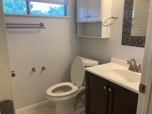 4904 Creekline Dr, Austin TX  78745-2221 exterior