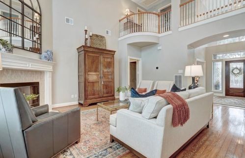 10246 Dianella Ln, Austin TX 78759-3038 exterior