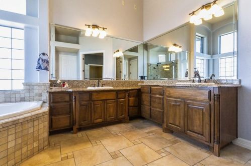 400 Dawn River Cv, Austin TX 78732-1986 exterior