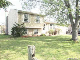 8422 Torchwood Ln, Cicero, NY 13039-9239