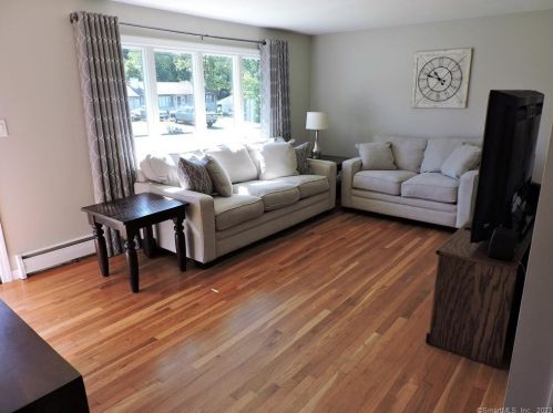 303 Hilton Dr, Wapping CT 06074-3418 exterior