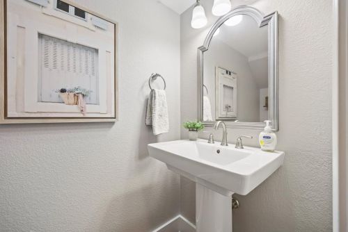 4246 Cyn Gln Cir, Austin TX 78732-2187 exterior