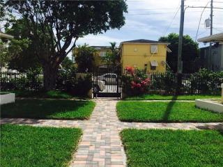 498 9th St, Miami FL  33130-3910 exterior