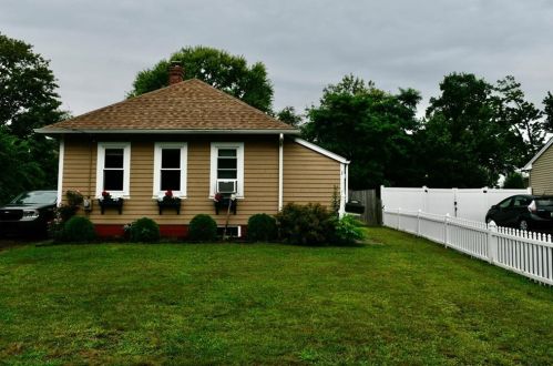 14 Titus Ln, Warwick, RI 02888-2625