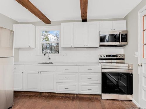 354 Hilton Dr, Wapping CT  06074-3459 exterior