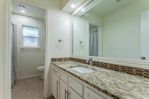 5305 Beckett Cir, Austin TX 78749-2114 exterior