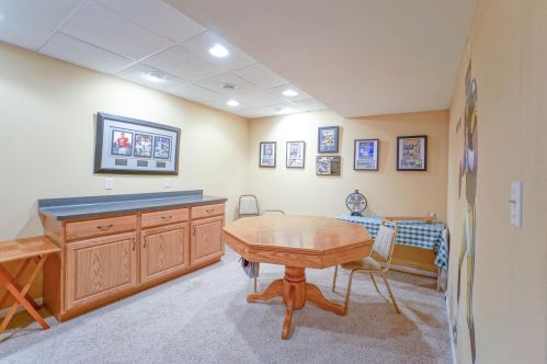 677 Greenway Ter, Chenequa WI 53029-1169 exterior