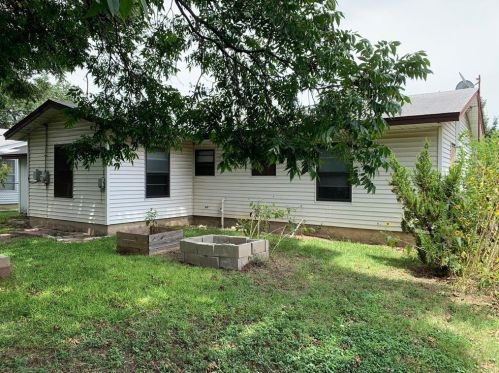 8408 Burrell Dr, Austin TX  78757-7828 exterior