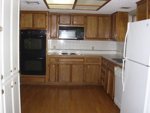 6204 Bend Of The River Dr, Austin TX  78746-7203 exterior