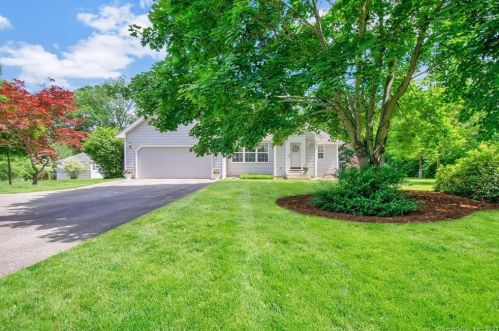 10 Carriage Ln, North Windham, CT 06256-1334