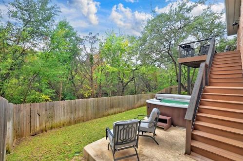 4105 Canyon Glen Cir, Austin TX  78732-2183 exterior