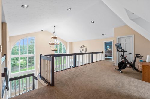 1704 Cedar Bnd, Chenequa WI 53029-8665 exterior