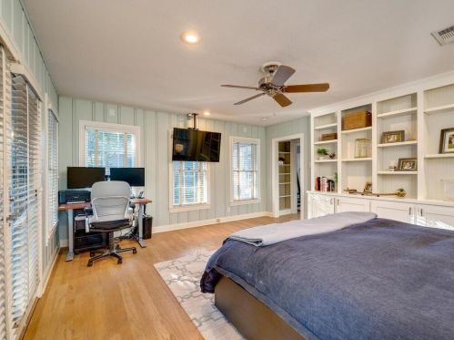 1703 31 St, Austin TX 78705-2148 exterior