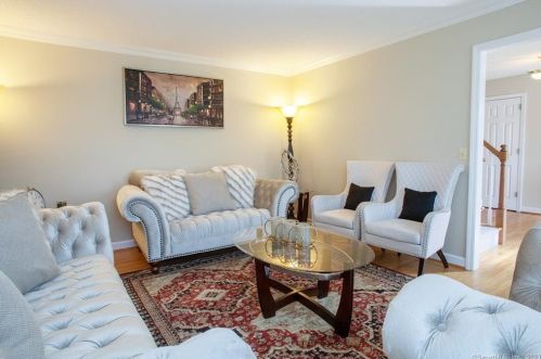 39 Charing Rd, Wapping CT  06074-2228 exterior