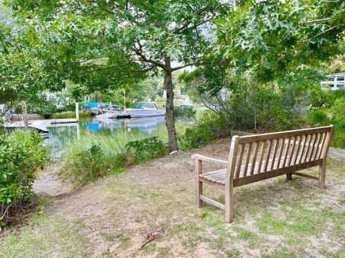 9 Spoondrift Cir, Mashpee MA 02649-5031 exterior