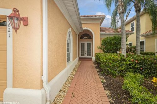 9621 Deepwater Ct, Naples, FL 34109-0786