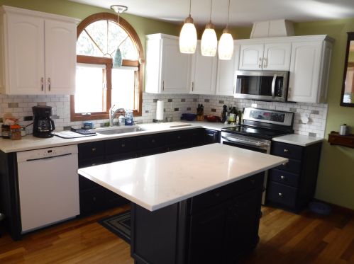 1436 Lee Cir, Manitowoc WI  54220-1522 exterior