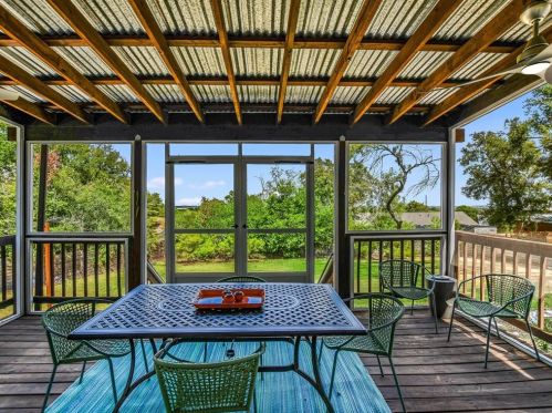 6207 Betty Cook Dr, Austin TX 78723-3313 exterior