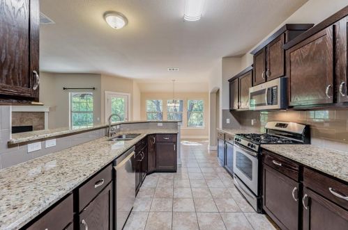 6928 Bay City Bnd, Austin TX 78725-2938 exterior