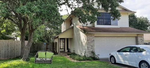 8202 Cattle Dr, Austin TX  78749-3284 exterior