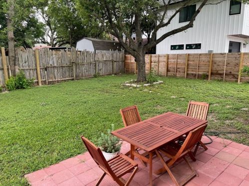 2403 Del Curto Rd, Austin TX  78704-4825 exterior