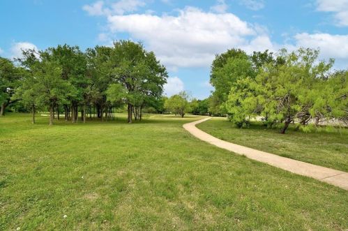 7105 Fence Line Dr, Austin TX 78749-2312 exterior