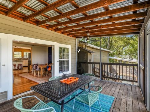 6207 Betty Cook Dr, Austin TX 78723-3313 exterior