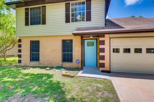 1207 Dunstan Dr, Austin TX  78745-4960 exterior