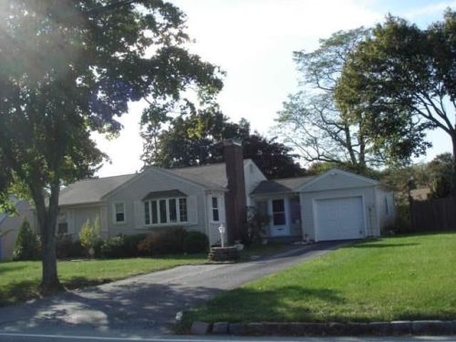 91 Fairfax Dr, Warwick, RI 02888-3426