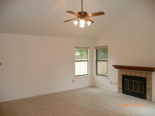 8202 Cattle Dr, Austin TX  78749-3284 exterior