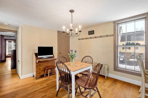 10 Singletary Ave, Sutton MA 01590-1842 exterior