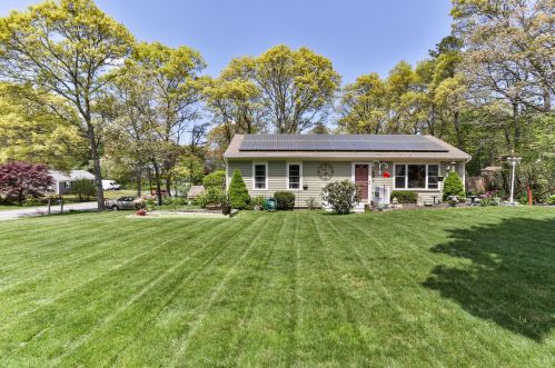 4 Oregon Rd, Mashpee, MA 02649-2263