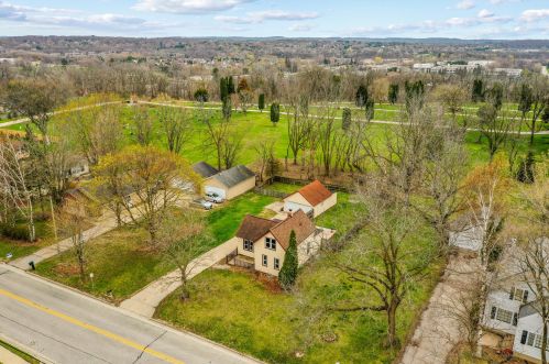 335 Hl St, Chenequa WI 53029-1906 exterior