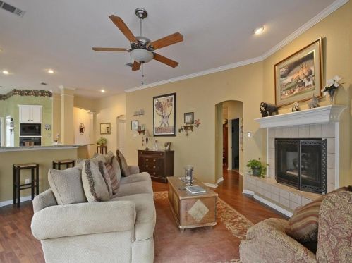 6526 Clairmont Dr, Austin TX  78749-3429 exterior