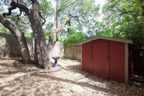 6404 Clairmont Dr, Austin TX 78749-3438 exterior