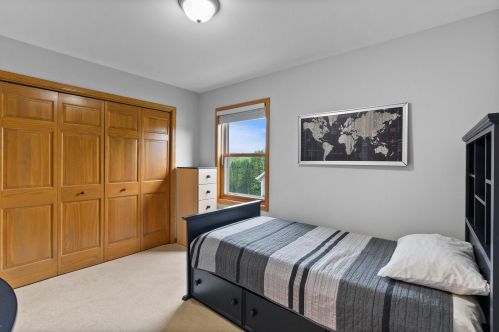 108 Long Mdw Dr, Chenequa WI 53029-2904 exterior