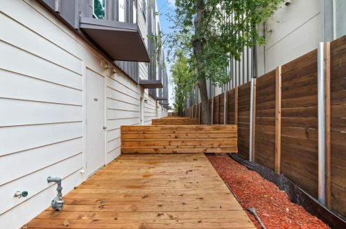 2006 Fitzhugh Ave, Dallas TX  75204-4694 exterior