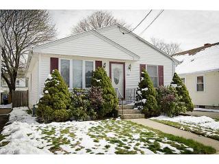 316 Bloomfield St, Pawtucket, RI 02861-3432