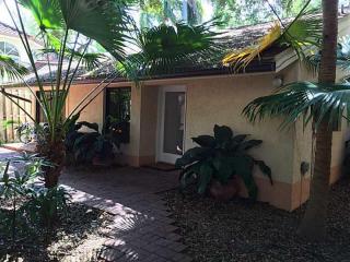 3044 Allamanda St, Miami FL  33133-4516 exterior