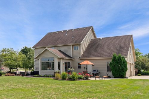 108 Long Mdw Dr, Chenequa WI 53029-2904 exterior