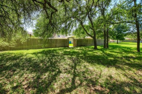 7105 Fence Line Dr, Austin TX 78749-2312 exterior